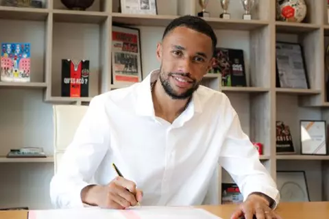 لتعويض رحيل بولكا المحتمل.. نيس يضم حارس ريمس الفرنسي